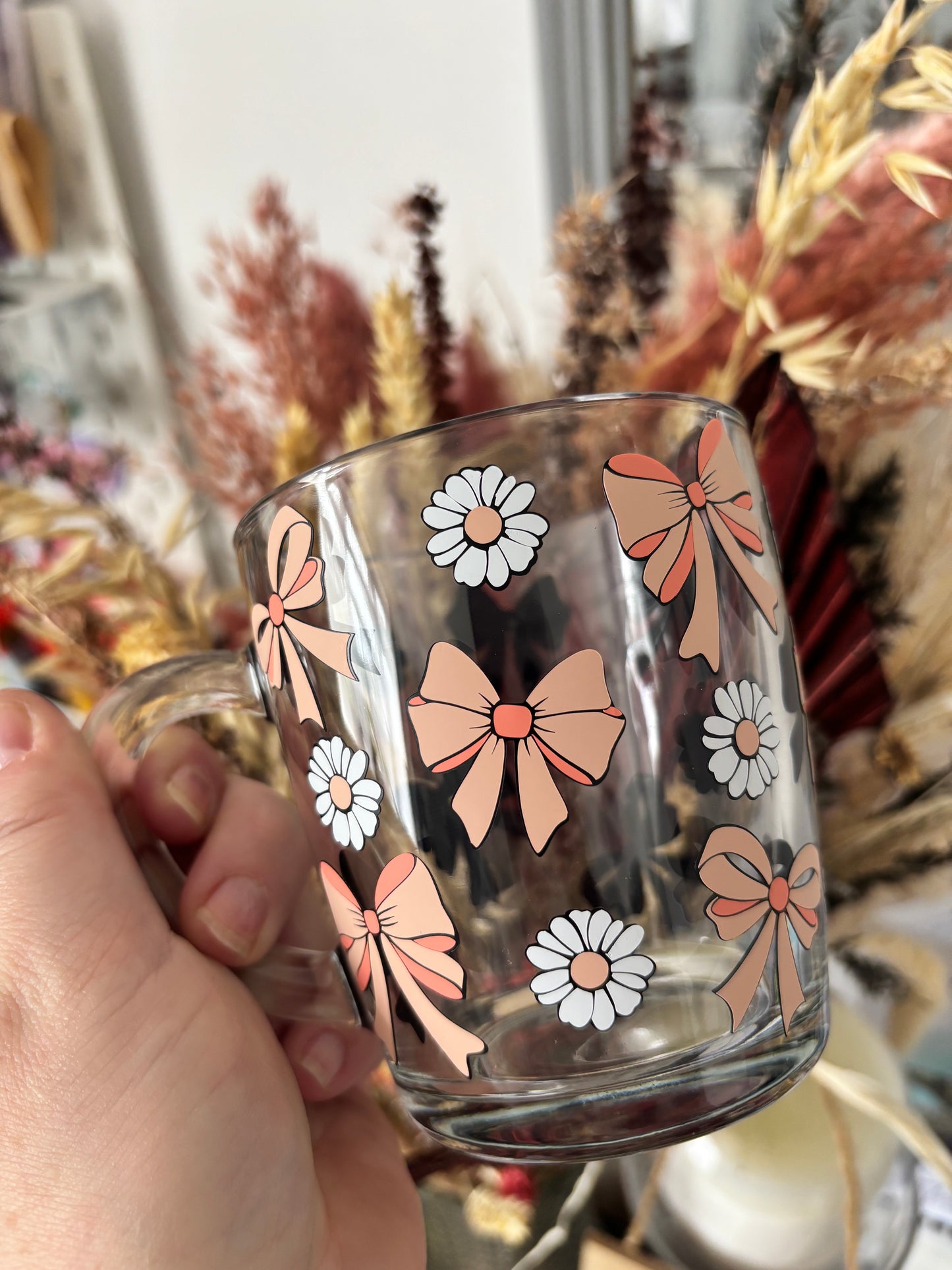 Bows & Daisy Glass Handled Mug